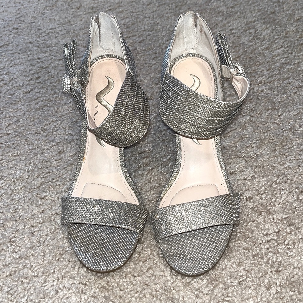 Nina sequined pumps size 8